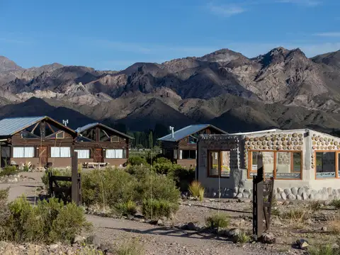 Venta complejo turistico de cabañas en Uspallata Mendoza. Ocupacion al 100% casi todo el año.