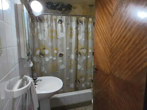 CASA EN VENTA DE 3 DOR Y GALPÓN EN BV.ALVEAR V.M.