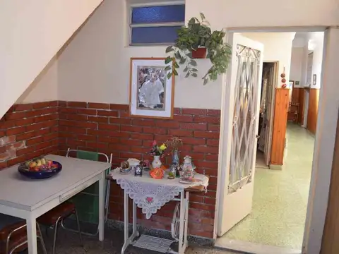 Casa 6 Ambientes Venta en Valentín Alsina .