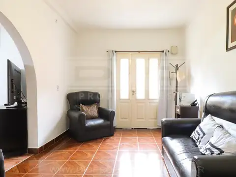 Virrey Cisneros al 8600 entre Medrano y Miguel Angel