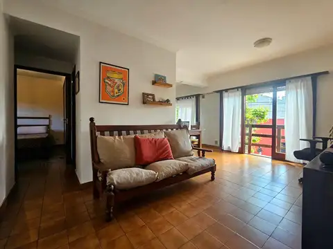 Venta PH primer piso por escalera, zona Sarmiento, Mar del Plata
