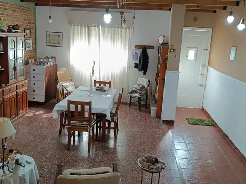 Casa 4 ambientes con 1 baño