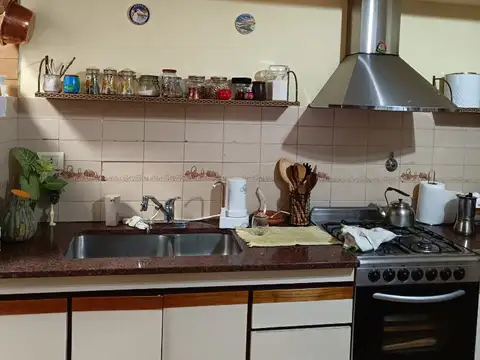 casa 4 amb. cochera. Parque lote de 8.66 x 43