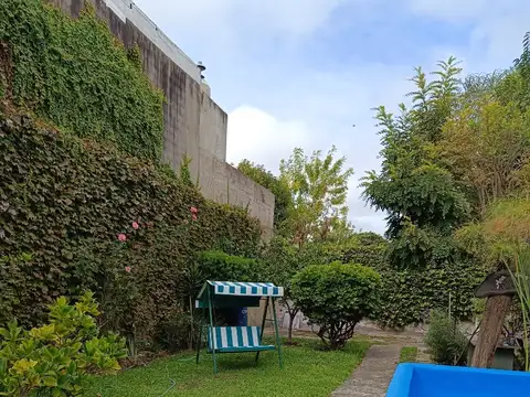 casa 4 amb. cochera. Parque lote de 8.66 x 43