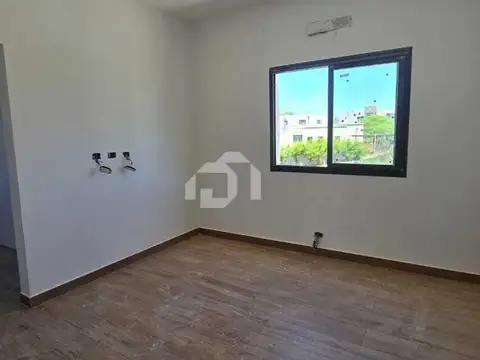 Casa 5 ambientes con 4 baños