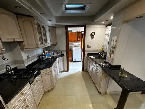 Casa 6 ambientes con 4 baños