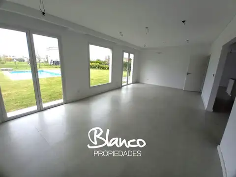 Casa 4 ambientes con 3 baños