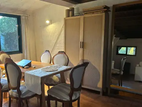 Casa en Alquiler con 1 cochera