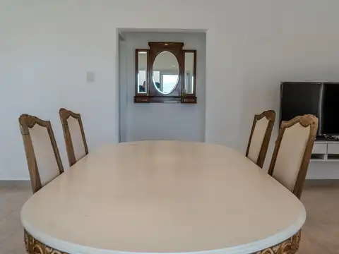 Casa en Alquiler con 2 cocheras