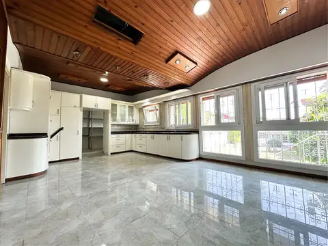 Casa en Venta con 5 cocheras