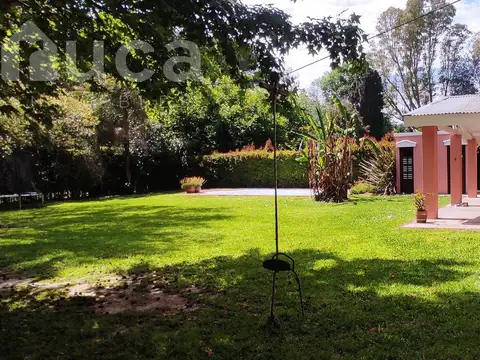 Casa en Alquiler con 2 cocheras