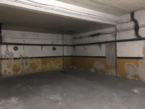 Cochera enAv.  Luro entre Cordoba y Santiago del Estero