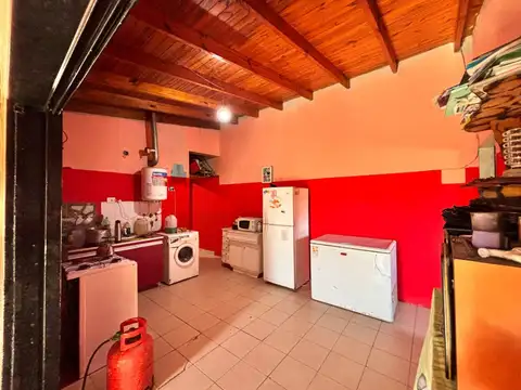 Casa 7 ambientes con 2 baños