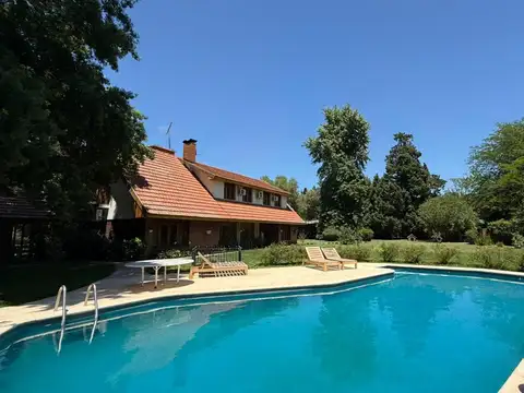 Casa En Venta En Pilar, Pileta, 7000 M2 De Terreno. 5 Habitaciones. Apto Credito