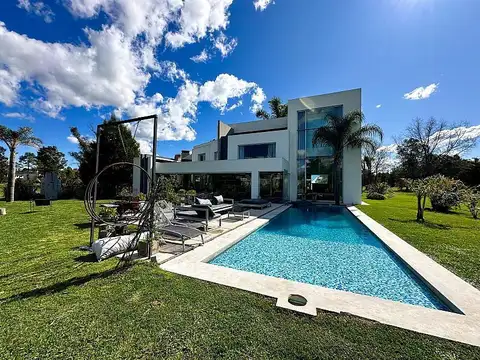 Imponente y moderna propiedad en alquiler en Saint Thomas Este. Canning, Esteban Echeverría.