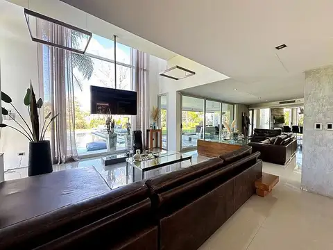 Imponente y moderna propiedad en alquiler en Saint Thomas Este. Canning, Esteban Echeverría.