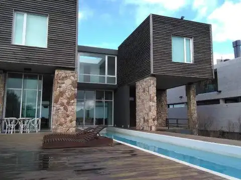 Casa en Alquiler Temporal en Carilo, $ 100