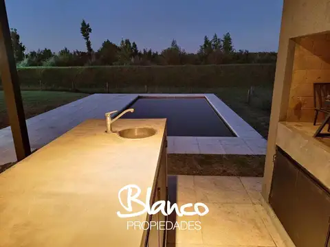 Casa 5 ambientes con 3 baños