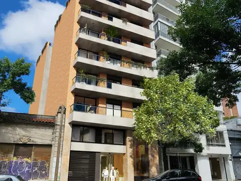 VENTA Departamento Dúplex 4 Dormitorios con Patio en Barrio Lourdes, Rosario
