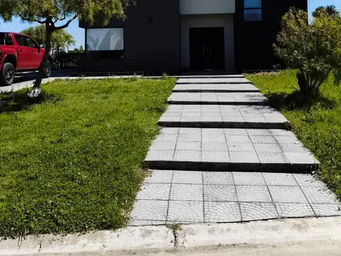 Coqueta casa en San Sebastián, Área 1 con 4 dormitorios y 3 baños, gran oportunidad 