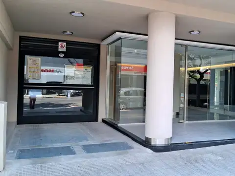 Monoambiente con balcón.