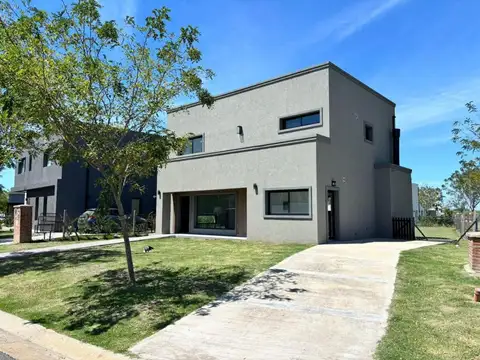 Casa en Alquiler de 3 dormitorios