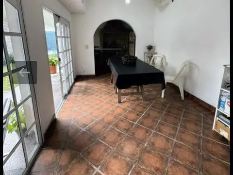 CASA 4 AMB.  CON LOTE 8.66 X 40 / PARQUE Y PISCINA * APTA CREDITO*