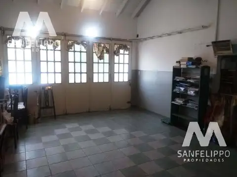 Quinta en Venta con 2 cocheras