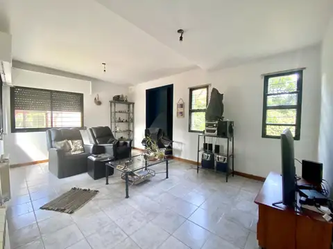 Casa 5 ambientes con 4 baños