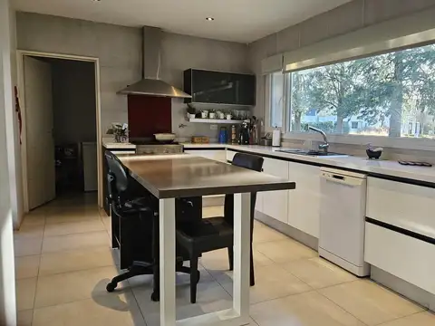 Casa 7 ambientes con 3 baños