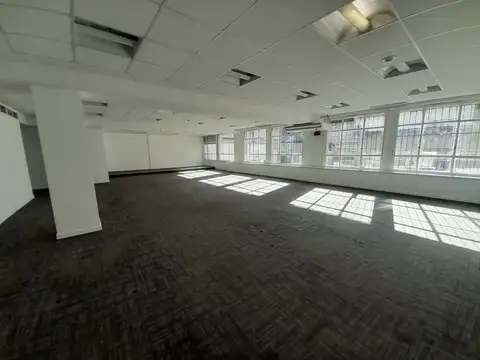 Oficina Monoambiente con 4 baños