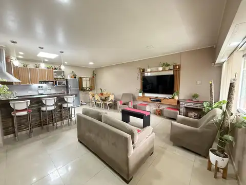 Impecable Casa - Centro de Tortuguitas - Malvinas Argentinas