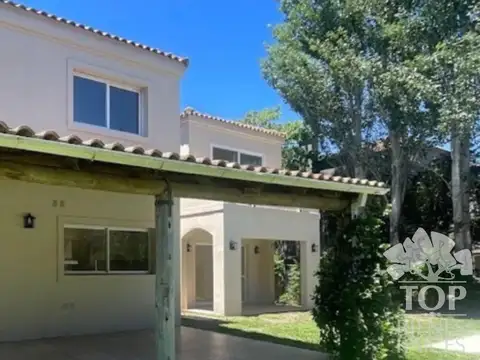 Casa en Venta con 4 cocheras