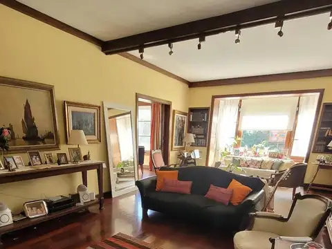 Casa 8 ambientes con 5 baños
