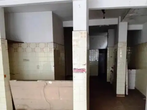 LOCAL  SARANDI Y AV RIVADAVIA