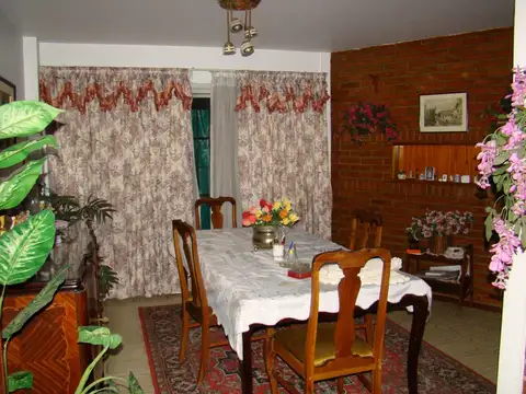 Casa 5 ambientes con 3 baños