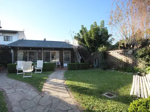 Casa en Venta con 2 cocheras