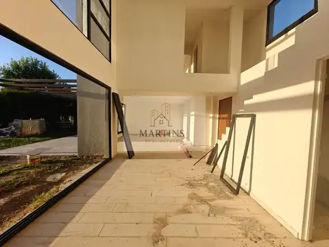 Casa 5 ambientes con 3 baños