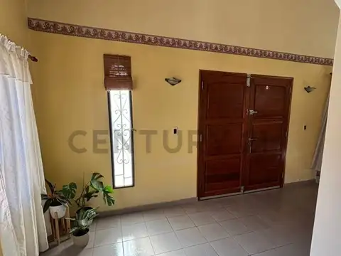 Casa en Venta con 3 cocheras