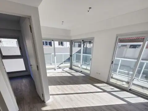 EXCELENTE DEPARTAMENTO DE 2 AMBIENTES CON BALCON Y COCHERA A ESTRENAR EN FLORIDA. ALQUILER