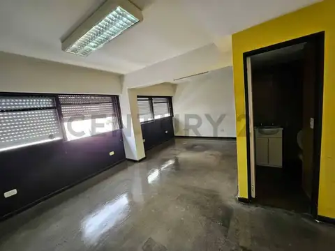 Oficina 3 ambientes con 1 baño