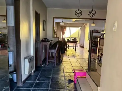 Casa 6 ambientes con 4 baños