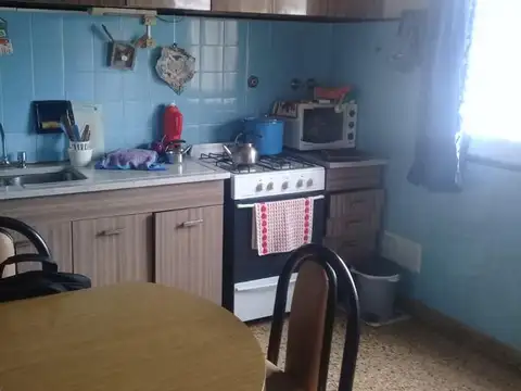 Casa 6 ambientes con 4 baños