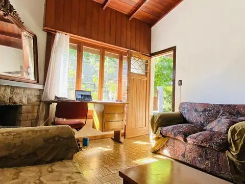 2 clásicos chalets marplatenses, (más opcional lote con cochera cubierta) . A 5 cuadras del mar.
