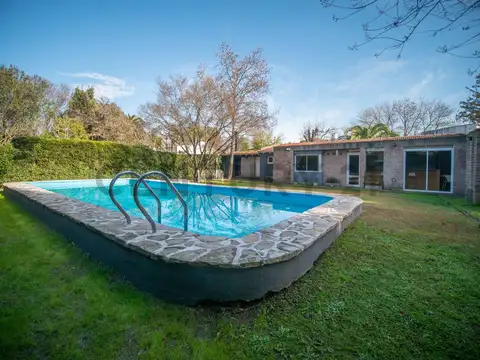 Casa en City Bell una sola planta entre caminos