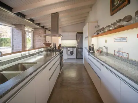 Casa 3 ambientes con 2 baños