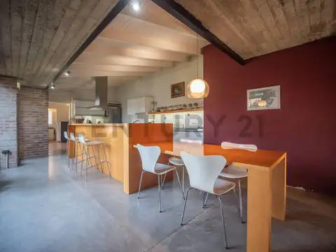 Casa en Venta con 4 cocheras