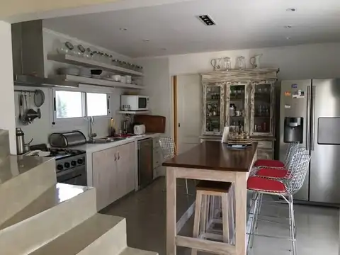 Casa 4 ambientes con 3 baños