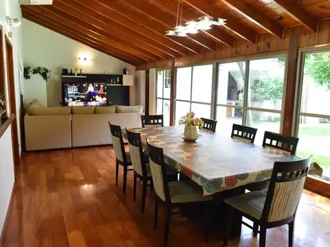 Casa en Venta con 3 cocheras