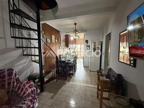 Casa 5 ambientes con 2 baños